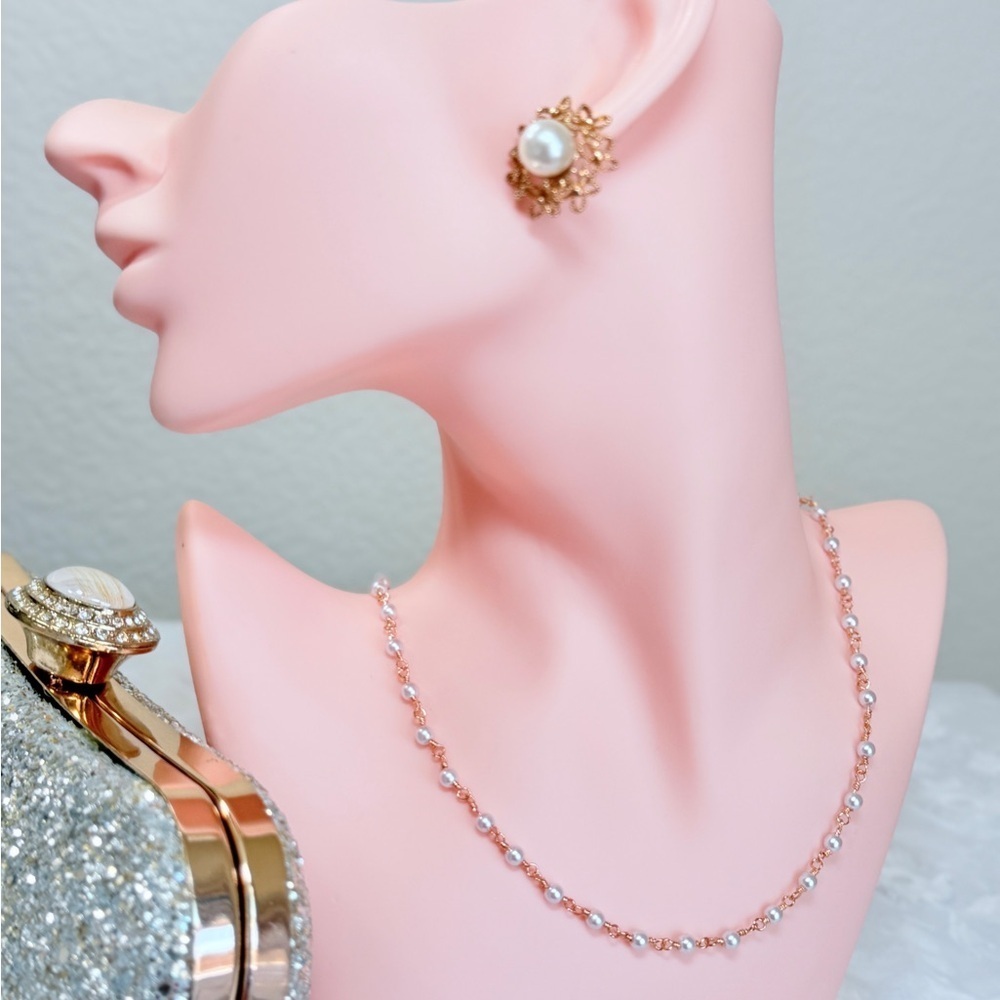 Gold and White Pearls Necklace - Picture 4 of 5